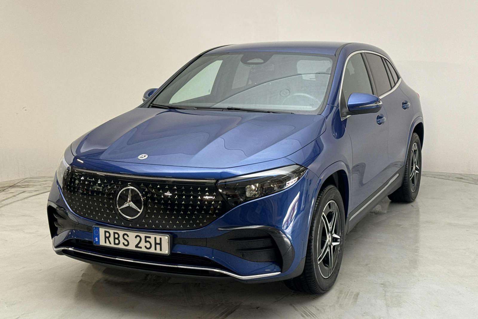 Mercedes EQA250+