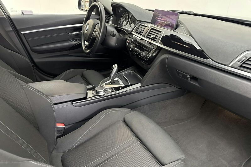 BMW 330 bild 7