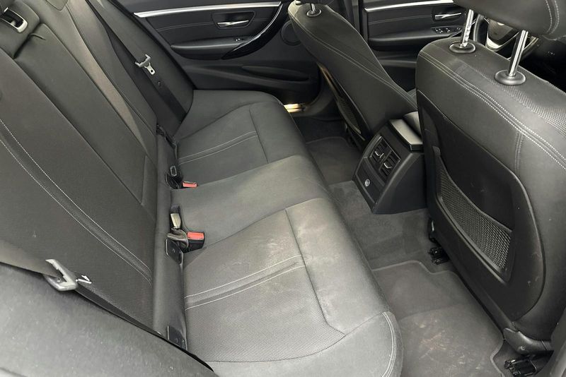 BMW 330 bild 8