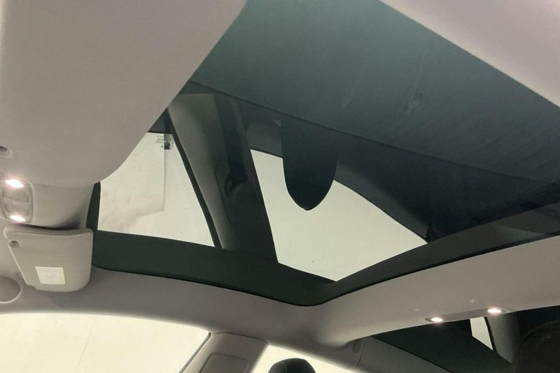 Tesla Model 3 bild 14