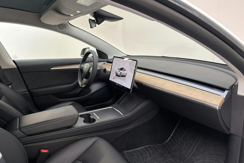 Tesla Model 3 bild 7