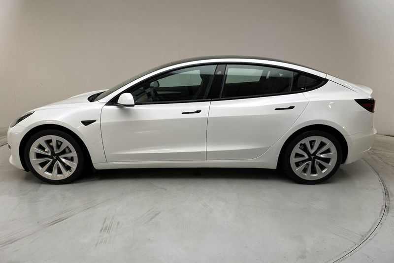 Tesla Model 3 bild 2