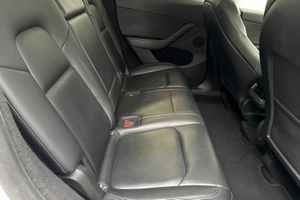 Tesla Model Y bild 8