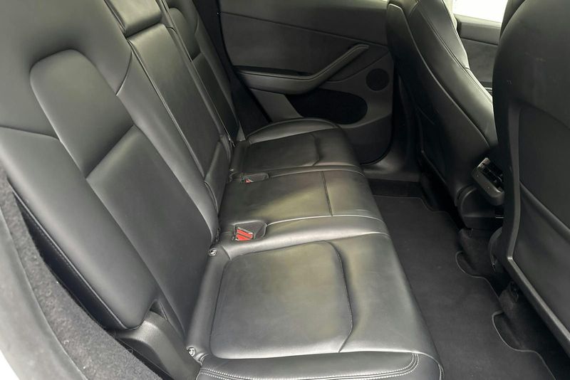 Tesla Model Y bild 8