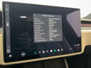 Tesla Model X bild 24
