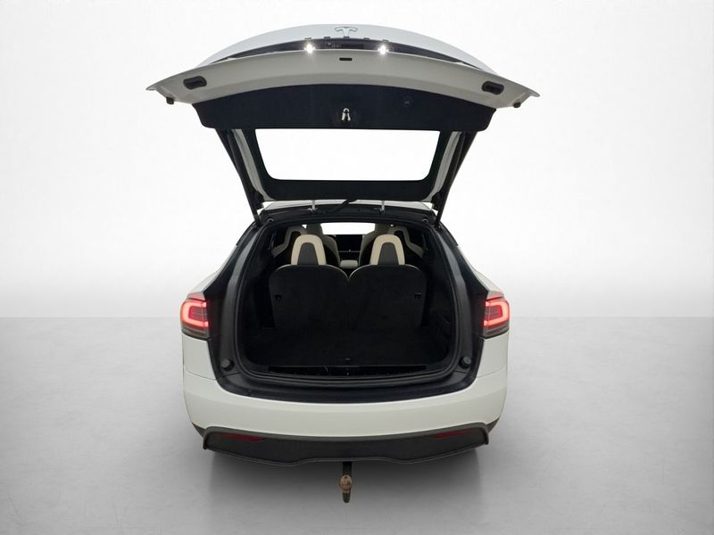 Tesla Model X bild 11