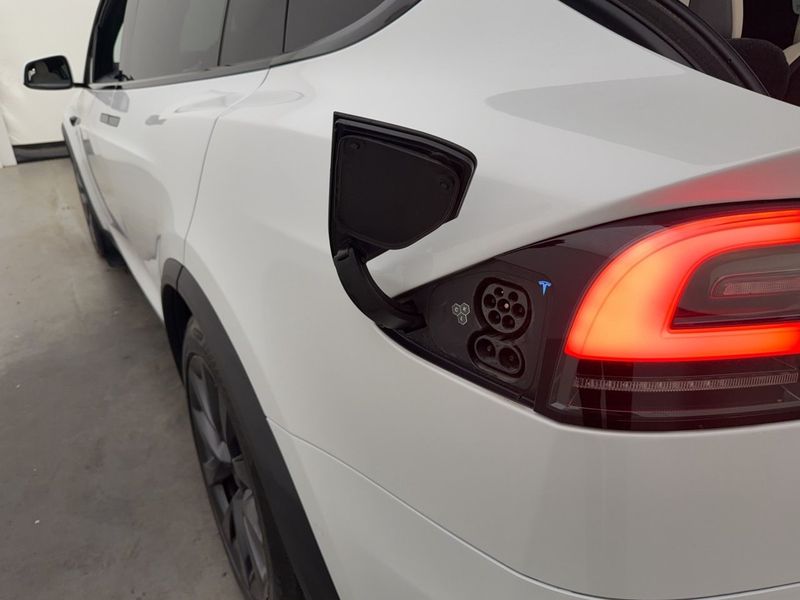 Tesla Model X bild 10