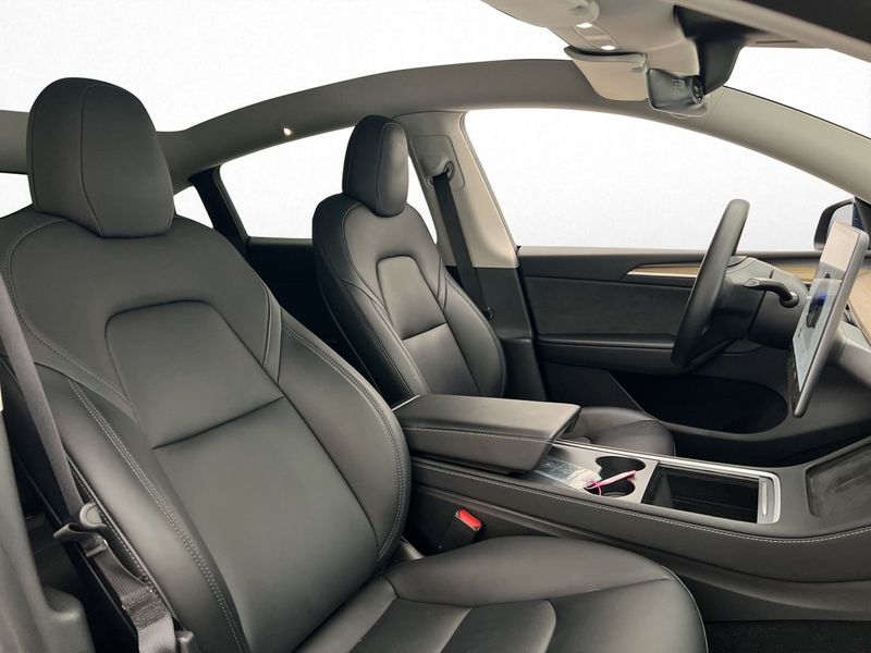 Tesla Model Y bild 14