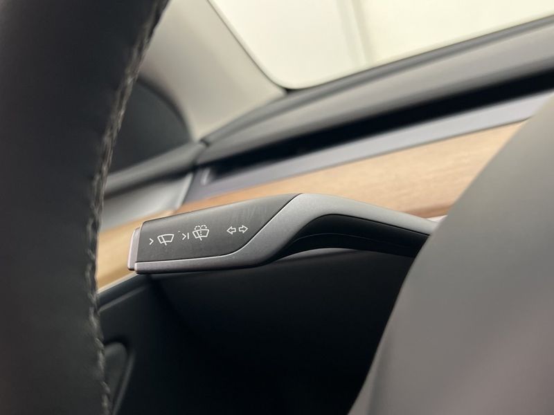 Tesla Model Y bild 24
