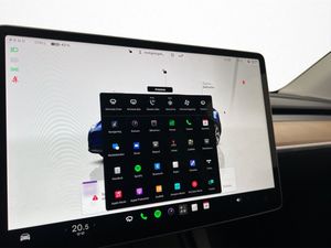Tesla Model Y bild 16