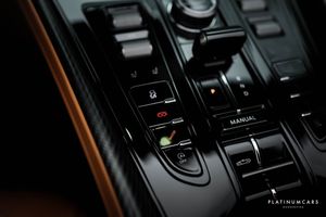 Aston Martin DB12 bild 13