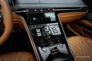 Aston Martin DB12 bild 10