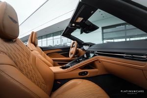 Aston Martin DB12 bild 6