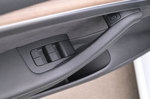 Tesla Model 3 bild 10