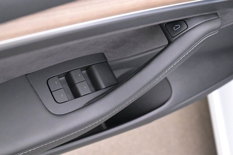 Tesla Model 3 bild 10