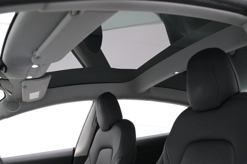 Tesla Model 3 bild 25