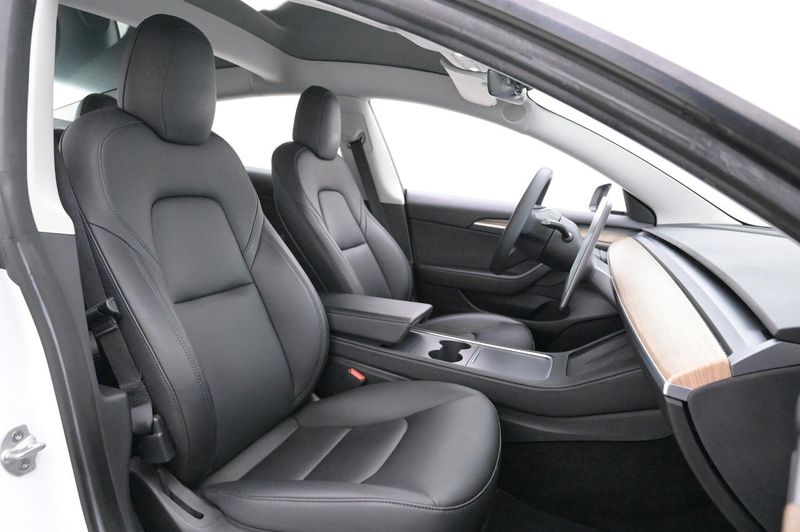 Tesla Model 3 bild 12