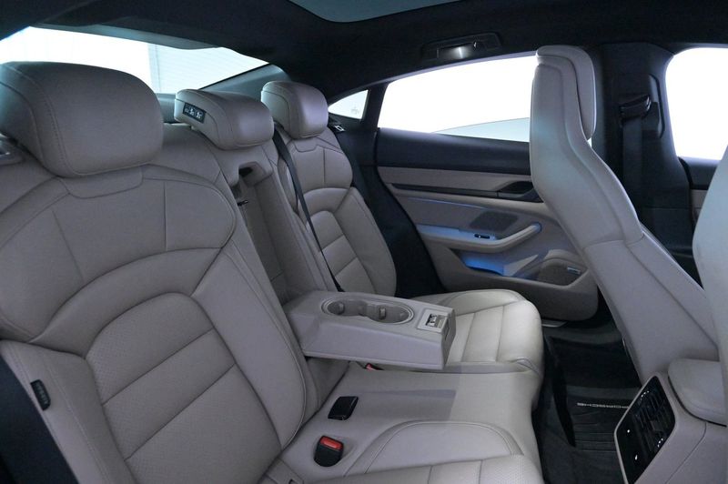 Porsche Taycan bild 24