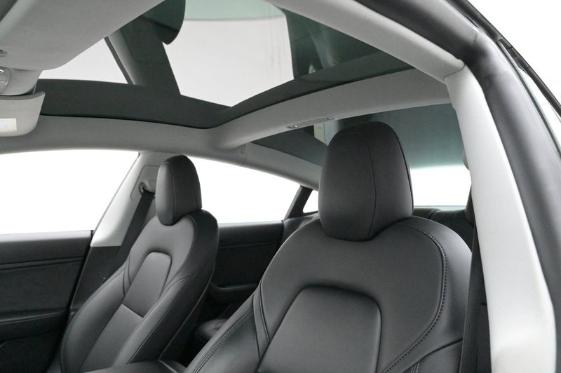 Tesla Model 3 bild 25