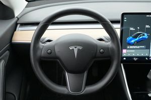 Tesla Model 3 bild 7