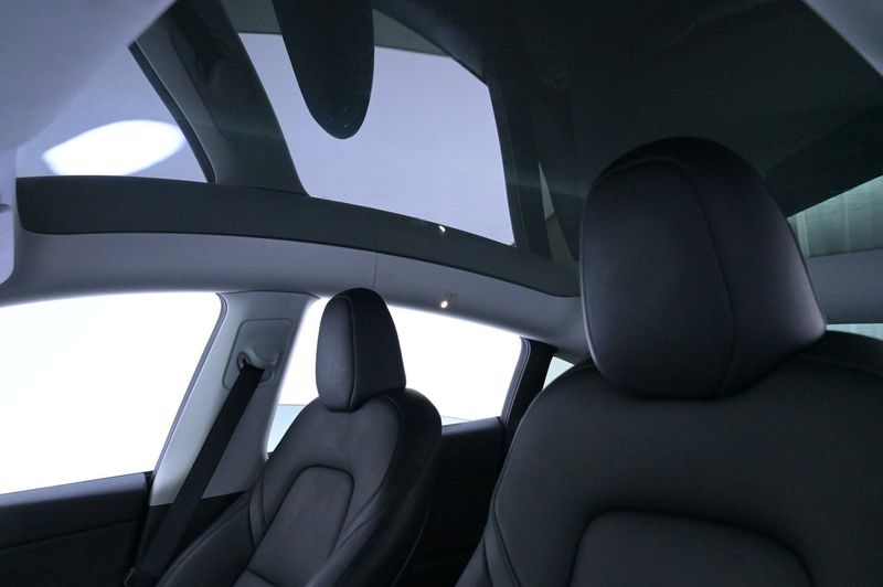 Tesla Model Y bild 25