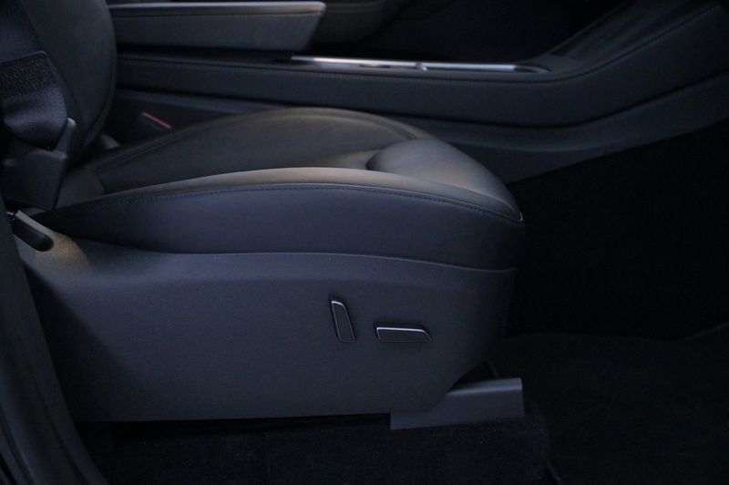 Tesla Model Y bild 13