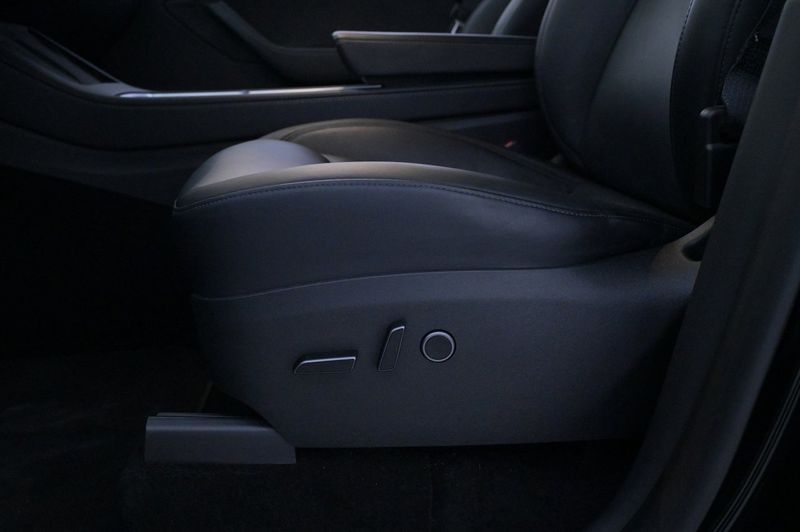 Tesla Model Y bild 11