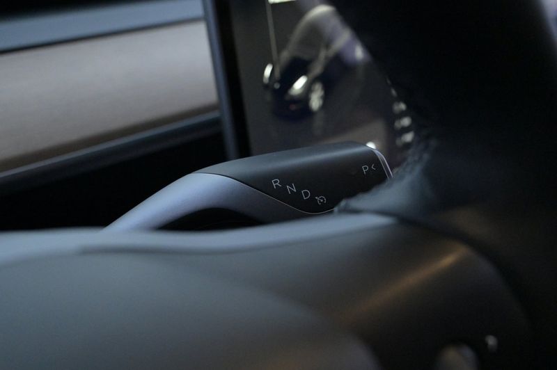 Tesla Model Y bild 8