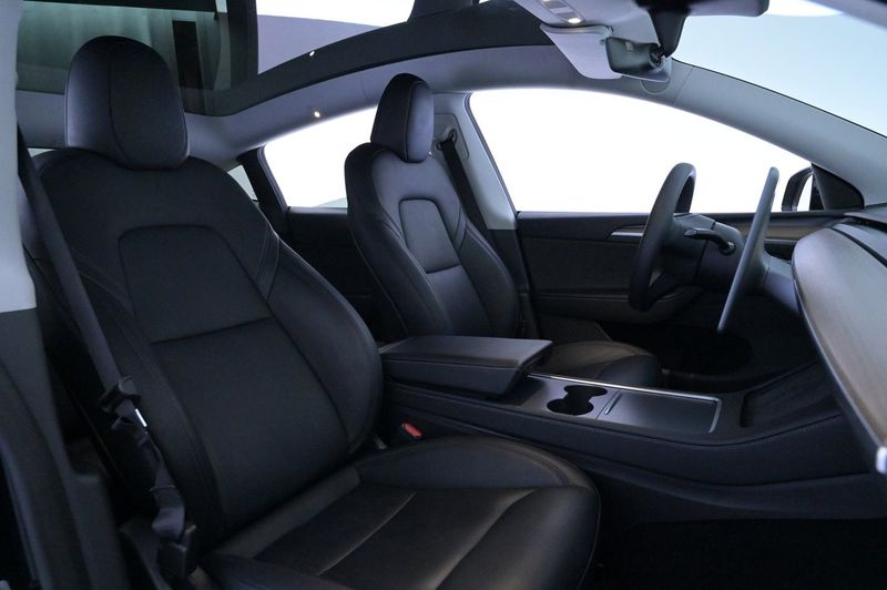 Tesla Model Y bild 12