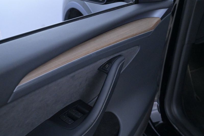 Tesla Model Y bild 10