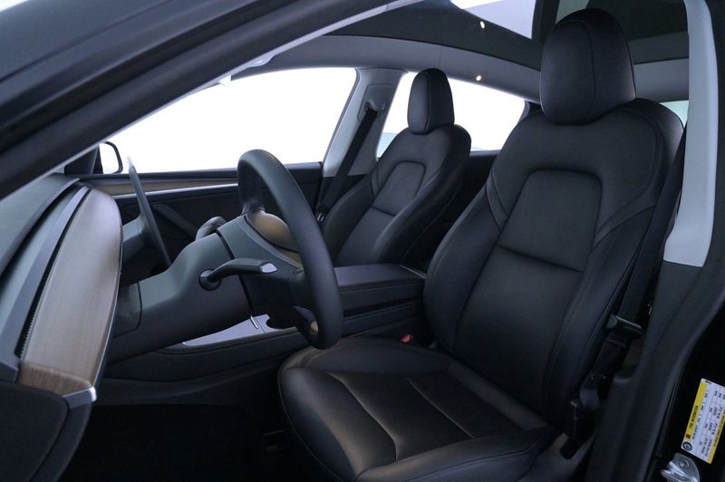 Tesla Model Y bild 9