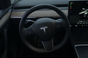 Tesla Model Y bild 7