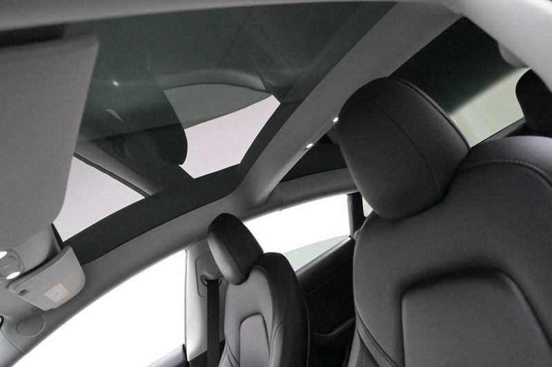 Tesla Model 3 bild 25