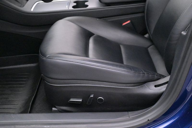 Tesla Model 3 bild 11