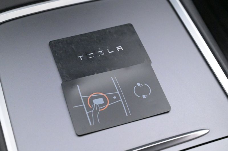 Tesla Model 3 bild 24
