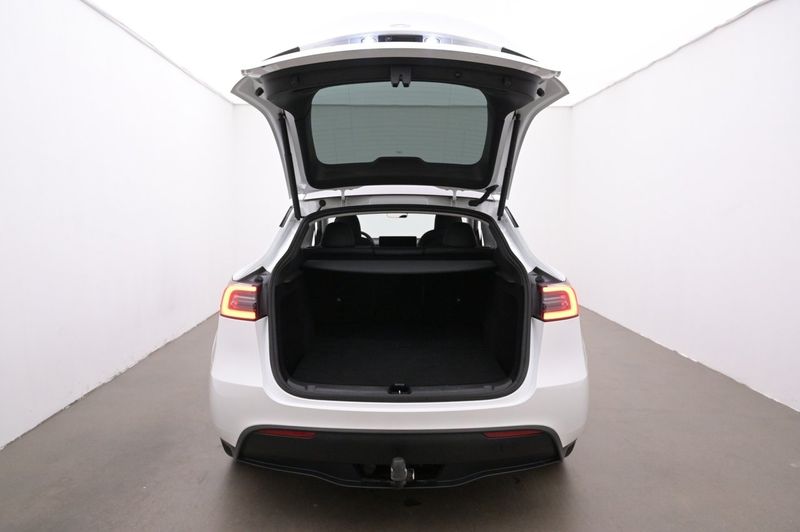 Tesla Model Y bild 21