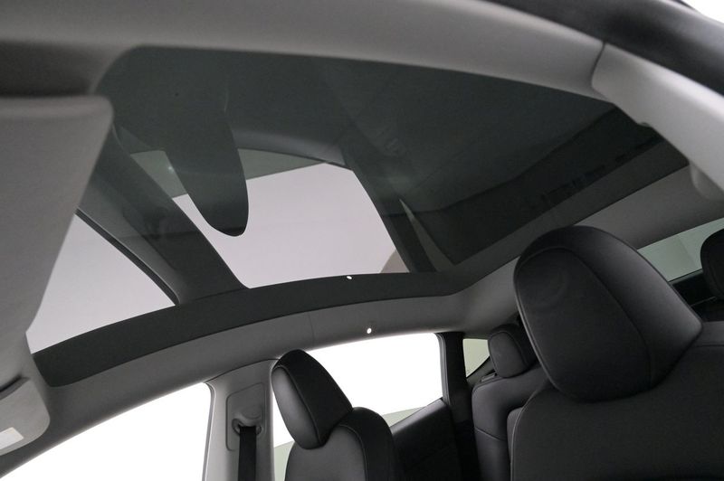 Tesla Model Y bild 19