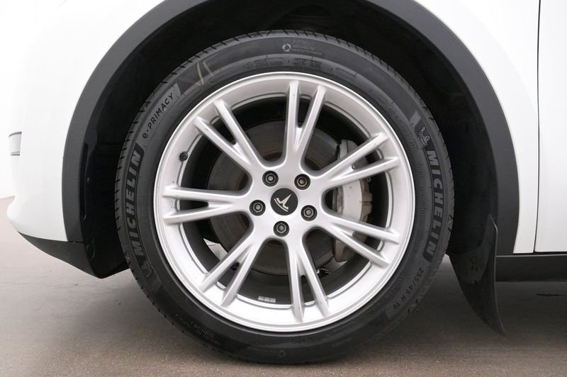 Tesla Model Y bild 27