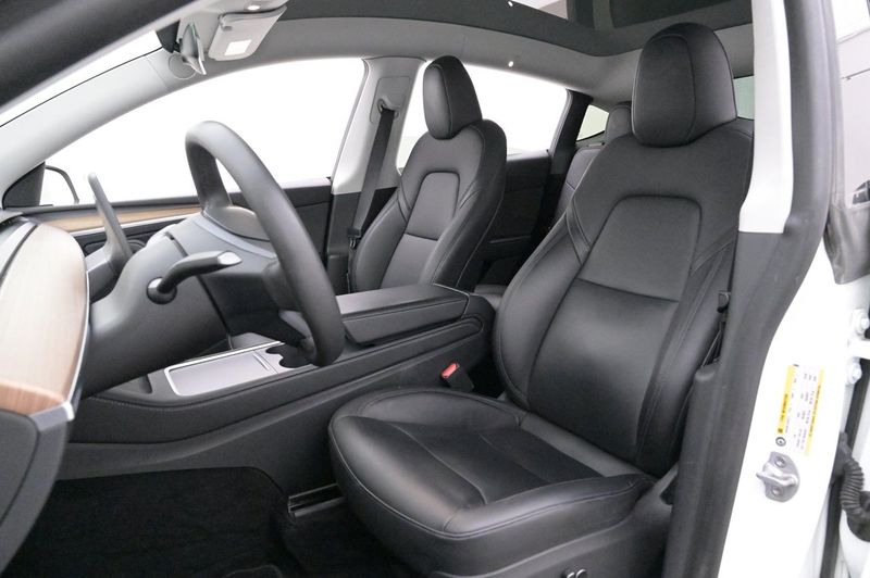 Tesla Model Y bild 8