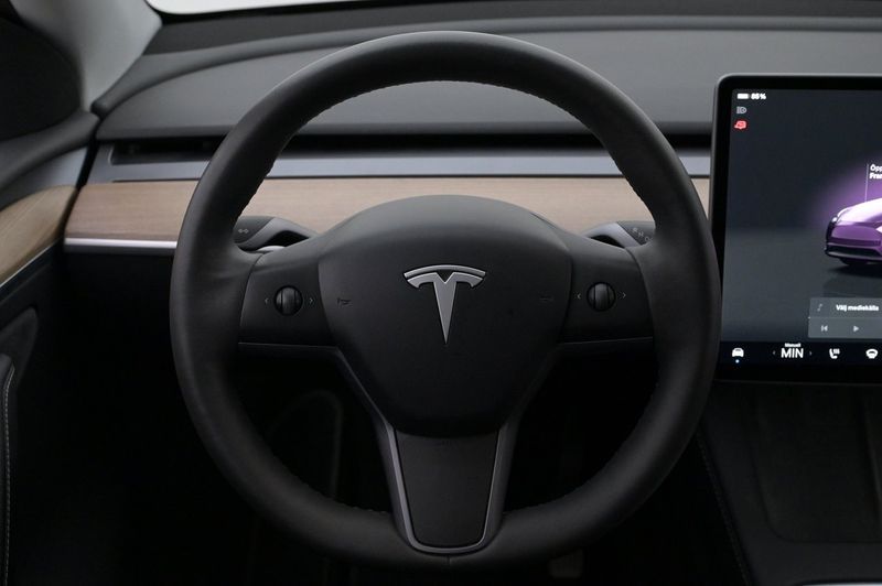 Tesla Model Y bild 7