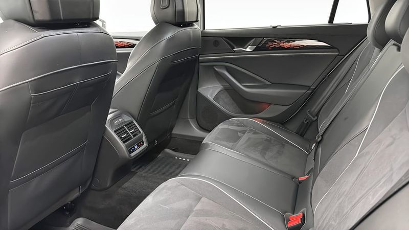 Volkswagen Passat bild 11