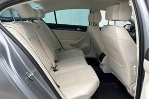 Volkswagen Passat bild 8
