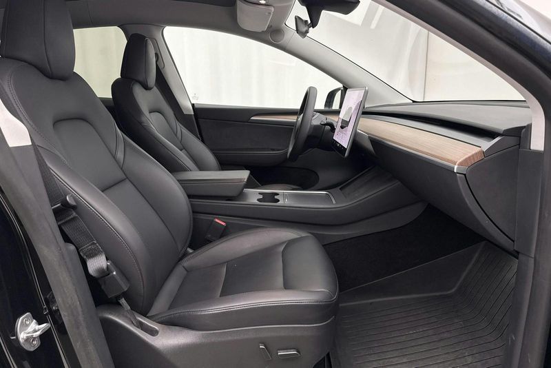 Tesla Model Y bild 7