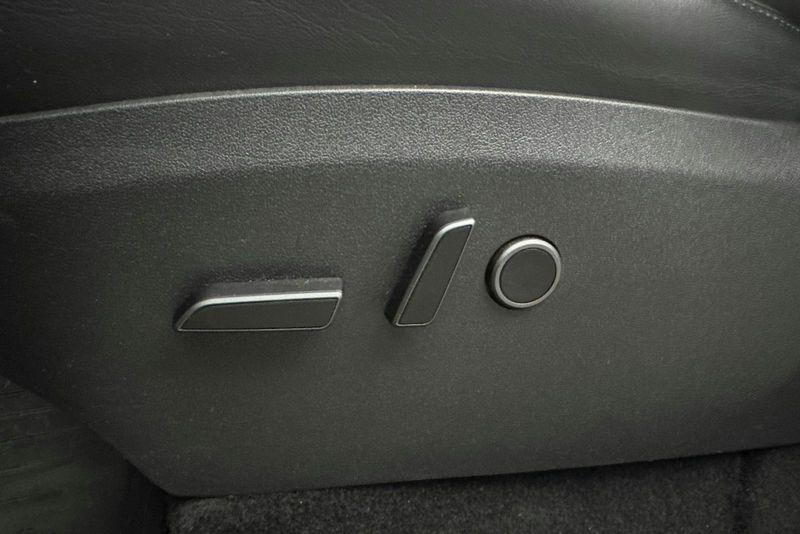Tesla Model Y bild 19