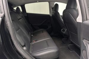 Tesla Model Y bild 8