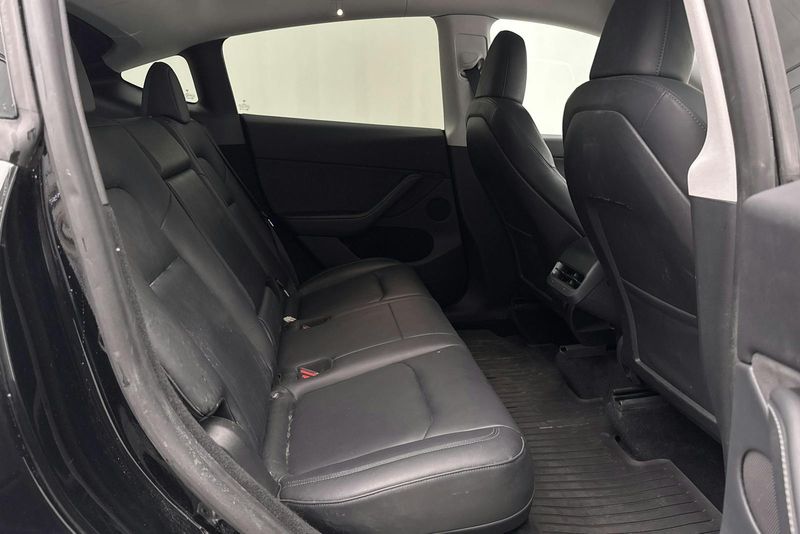 Tesla Model Y bild 8