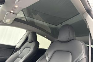 Tesla Model Y bild 17
