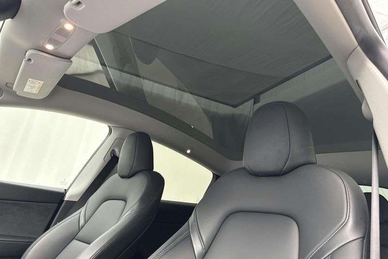 Tesla Model Y bild 17
