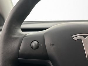 Tesla Model Y bild 15