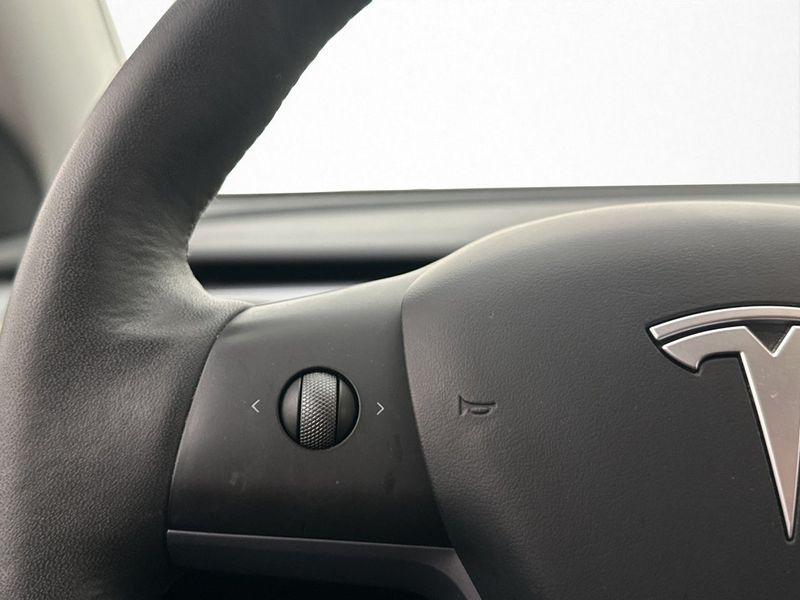 Tesla Model Y bild 15